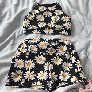 Gilly Hicks Black and White Daisy Tank Top and Shorts Activewear Matching Set
